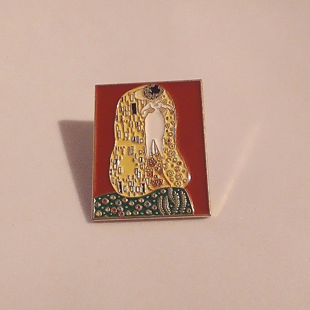 🧁 3/$30 The Kiss with a White Cat Enamel Pin NEW